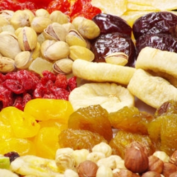 Nuts, seeds, dried fruit, candied fruit